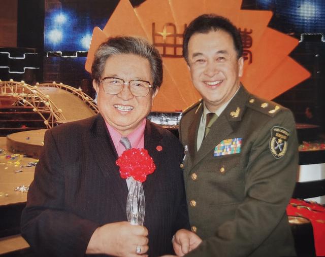 悲痛48小时内五位名人去世（7位名人一个月内相继去世）(20)