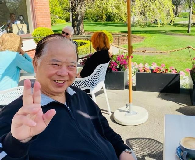 悲痛48小时内五位名人去世（7位名人一个月内相继去世）(33)