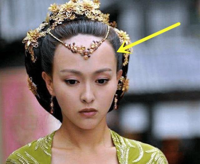 女星的脸也有“缺陷”? 唐嫣不敢露额头，佟丽娅这是怎么了？