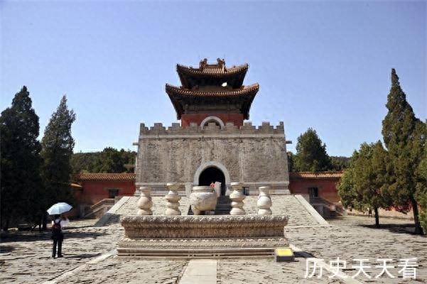 实地探访清东陵慈禧墓地，被孙殿英盗掘后只剩下棺椁