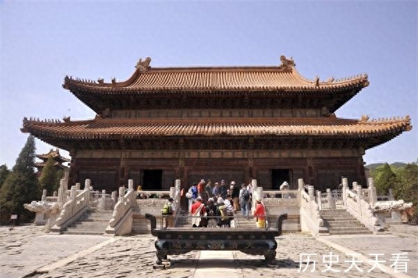 实地探访清东陵慈禧墓地，被孙殿英盗掘后只剩下棺椁