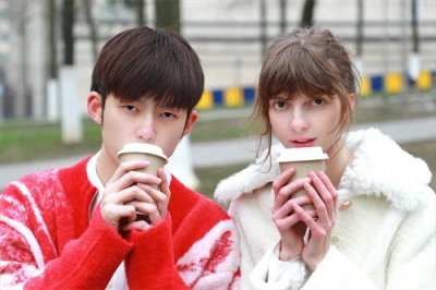 ​董力：从击剑赛场到甜蜜家庭，情人节官宣背后的 5 年幸福