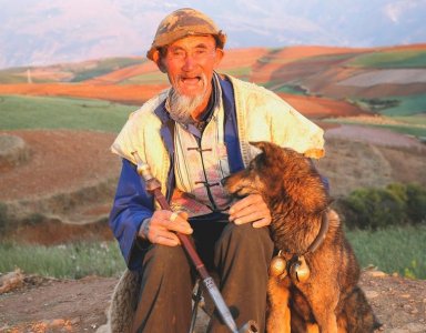 ​人死后为何要穿寿衣？殡仪馆说出真相，不是封建迷信的