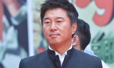 ​27岁爆红，40岁与二婚富婆入狱，51岁满文军复出无望当校长