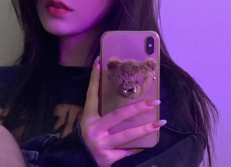 悲伤的说说短语：对你来说，我只是个小鬼