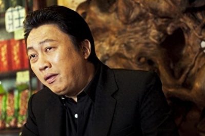 ​55岁赵正平宣布再婚！迎娶小22岁空姐，为娶娇妻让出一半房产权