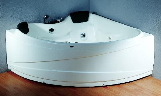 窍门清洗浴缸的方法:用旧报纸擦拭