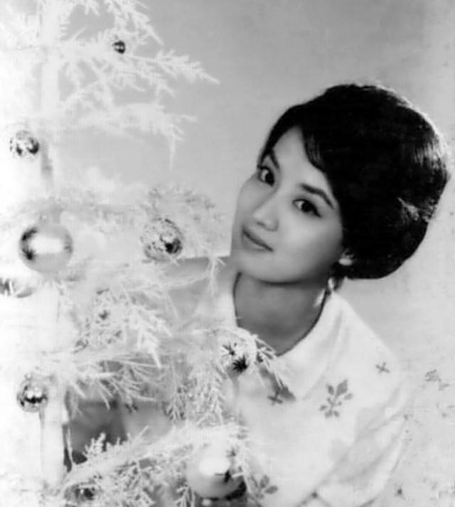 16岁出道一夜爆红，第一届金马奖女主角，嫁富商隐退，心脏病离世