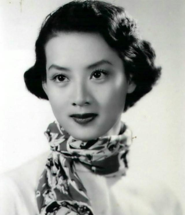 16岁出道一夜爆红，第一届金马奖女主角，嫁富商隐退，心脏病离世