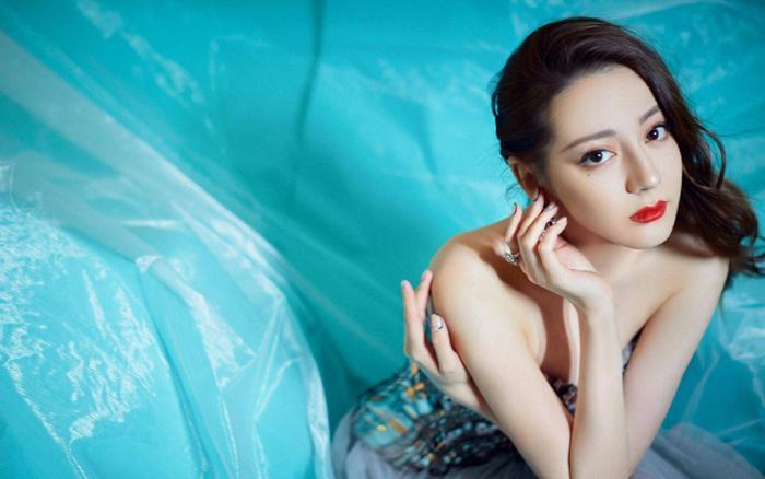 太不作为？嘉行辟谣迪丽热巴解约传言，粉丝细数嘉行“N宗罪”