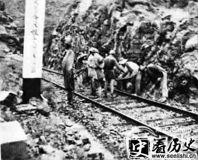 八路军辣椒炮弹打碉堡：日军抱头鼠窜
