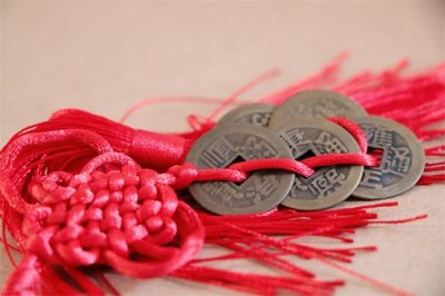 ​五帝钱是哪五帝(农村俗语：窗前三物财源滚四树进宅辈辈穷，都指的是什么)