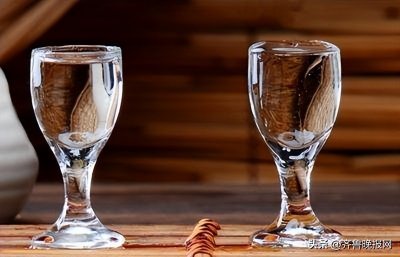 ​只有瓶身有“10781”的才是粮食酒？没想到，酿酒师却直接否定了