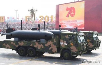 ​我国HSU001无人潜艇像特战队员，隐形且战力强大，是进攻港口利器