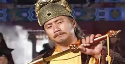 ​朱元璋批奏折到深夜 宫女端来热粥 朱元璋：粥留下 人杀了