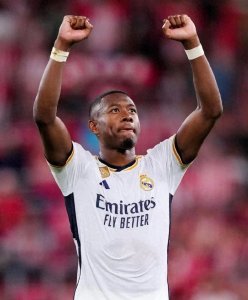 ​身高1.80米的非主流中卫 ，阿拉巴为何被皇马视作宝贝？