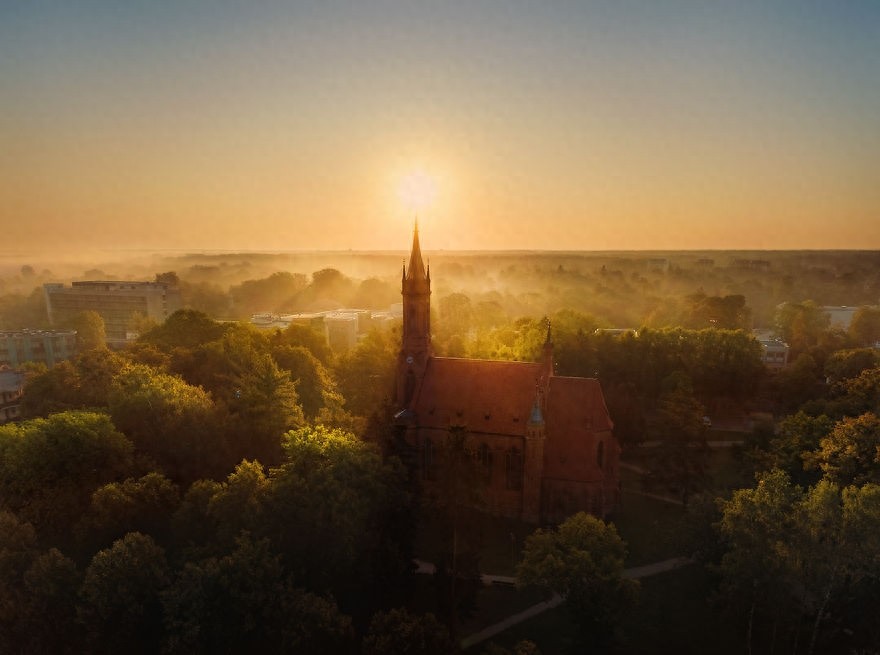 无人机摄影：从上帝视角鸟瞰地球，让你感受别样的壮美