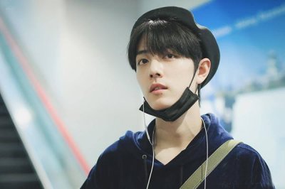 ​肖战粉丝举报事件升级，早期黑历史被扒出！王思聪在线吃瓜