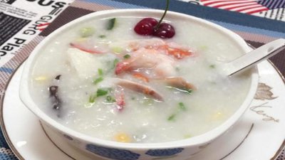 ​虾蟹砂锅粥：它是广东省潮汕地区特色传统名点，做法教程