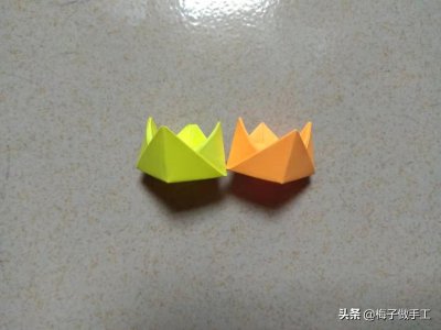​儿童手工折纸：漂亮的皇冠怎么折？折法很简单，一张纸就能折