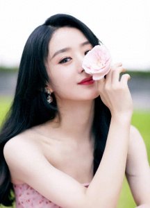 ​赵丽颖情感成谜：新恋情传闻真相何时揭晓