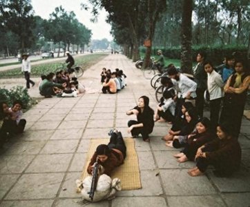 ​越战期间的女兵们：图3带着孩子上战场，图8漂亮女兵不惜牺牲身体