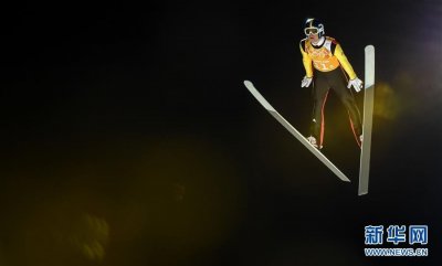 ​冰雪运动百科⑤｜跳台滑雪：身体与滑雪板成锐角，沿抛物线在空中飞行