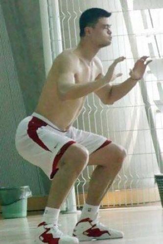 姚明搞笑表情包 不是黑土姚，祝您新年快乐！