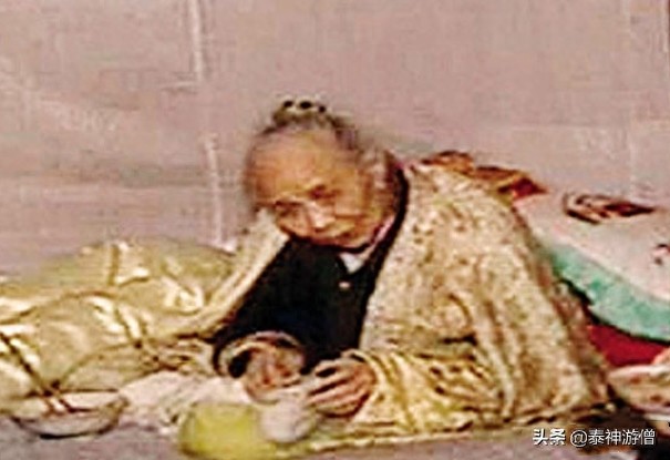 中国“坐化”第一人,享有118岁高寿,邵逸夫曾亲自拜其为师