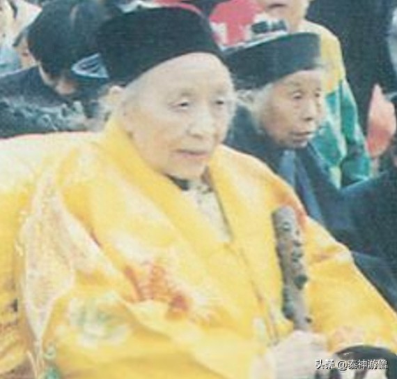 中国“坐化”第一人,享有118岁高寿,邵逸夫曾亲自拜其为师