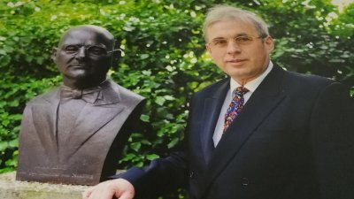 ​约翰·拉贝：舍命救下25万中国人，晚年穷困潦倒，中国给他养老