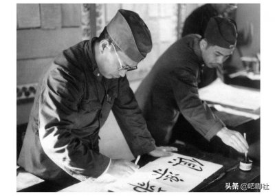 ​这位中将当过大军区政委又干了司令员，非常少见，离休待遇并不高