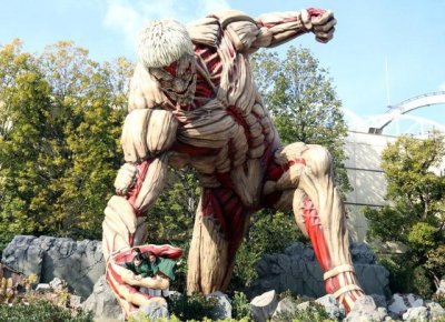 ​好怕但是好想玩！USJ推出《进击的巨人》铠之巨人像！