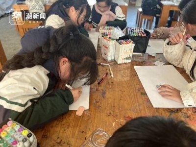 ​亲手制作一份2024年年历，孩子们妙笔迎龙年