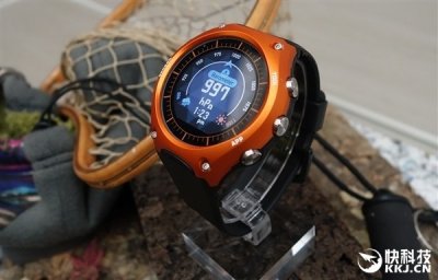 ​卡西欧发布首款智能手表:续航一个月