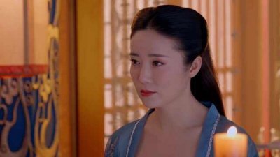 ​42岁张彤晒性感写真，黑色连体衣秀魔鬼身形，小蛮腰同龄人少见