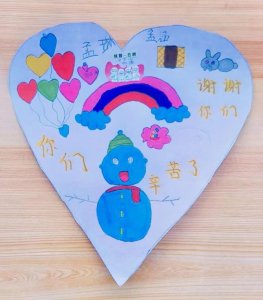 ​同心战疫情，温暖爱有声——小朋友送儿童画致敬最美逆行者